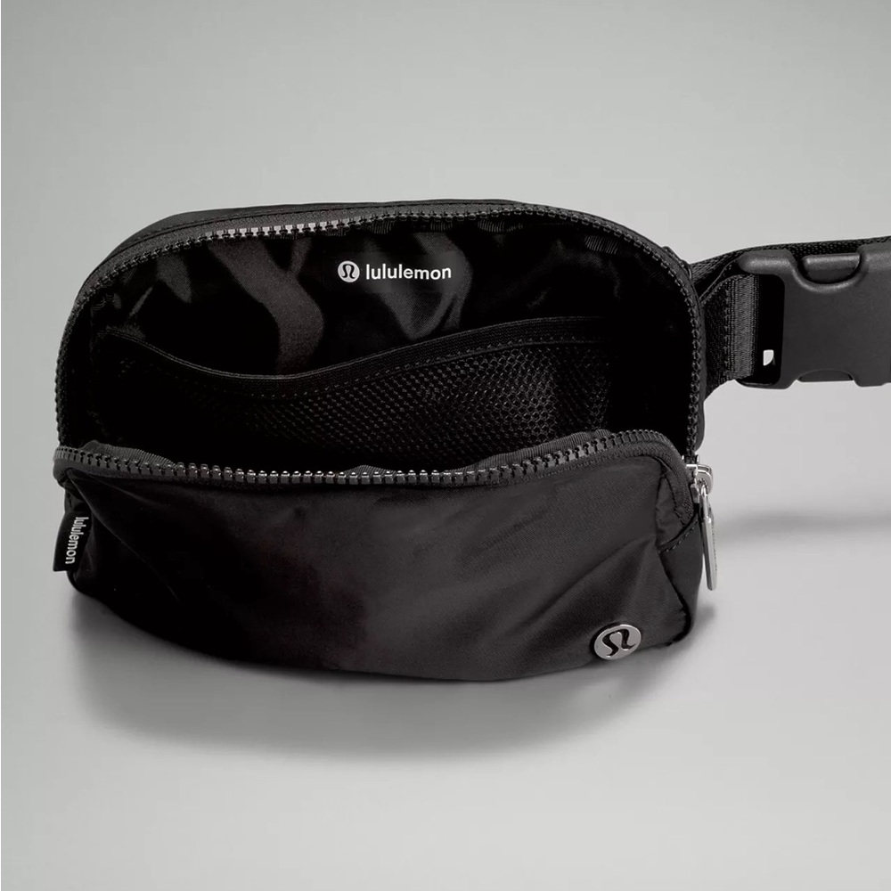 🍋NWT Lululemon Everywhere Belt Bag Wordmark - Picture 5 of 11